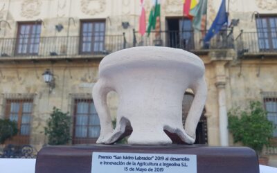 Emotivo Premio ‘San Isidro Labrador 2019 al desarrollo e innovación de la Agricultura’ a Ingeoliva S.L.- Cortijo el Puerto